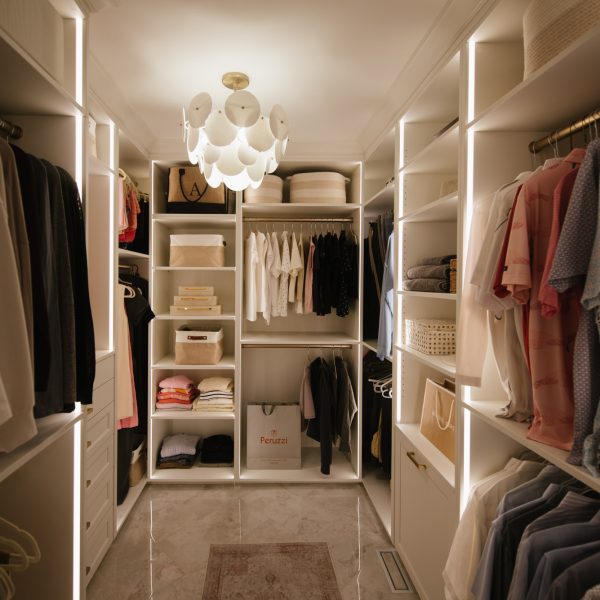 116VarsityEstatesPINW_Closet&Bathroom-18