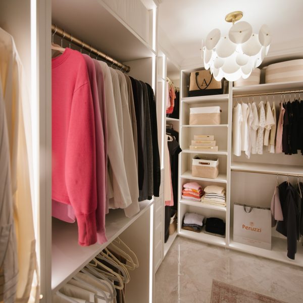 116VarsityEstatesPINW_Closet&Bathroom-22