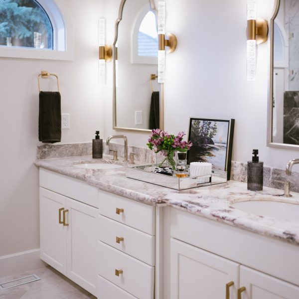 116VarsityEstatesPINW_Closet&Bathroom-31