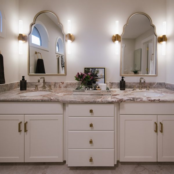 116VarsityEstatesPINW_Closet&Bathroom-55