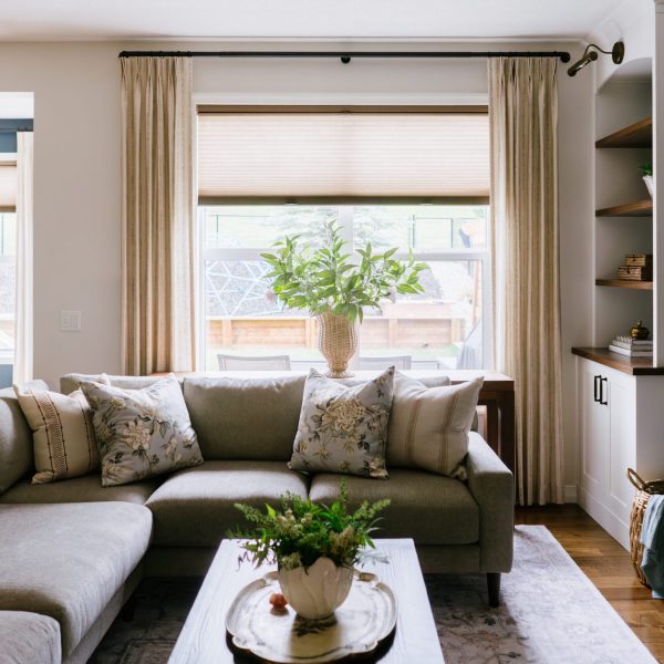 cochrane-living-room-sectional-custom-window-treatments (1)